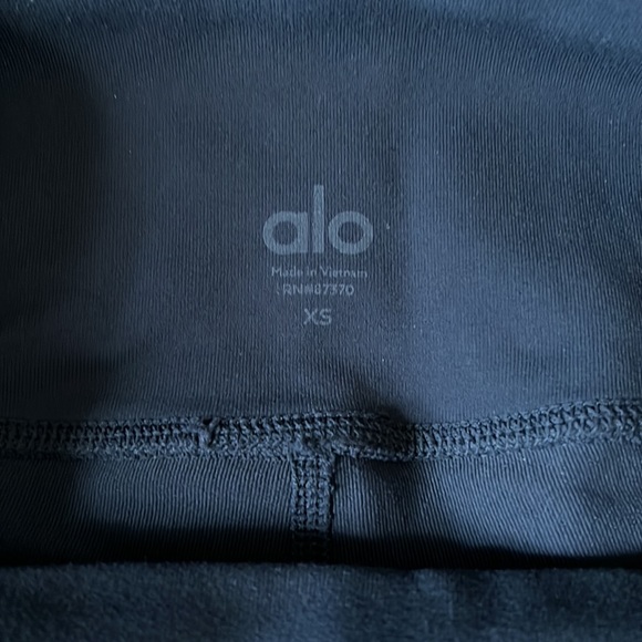 ALO Yoga Leggings, Charcoal Grey, Size XS. - Picture 3 of 4